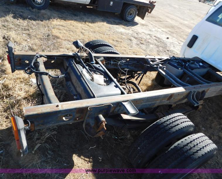 image for item AW9337 2006 Chevrolet Silverado 3500 pickup truck cab and chassis