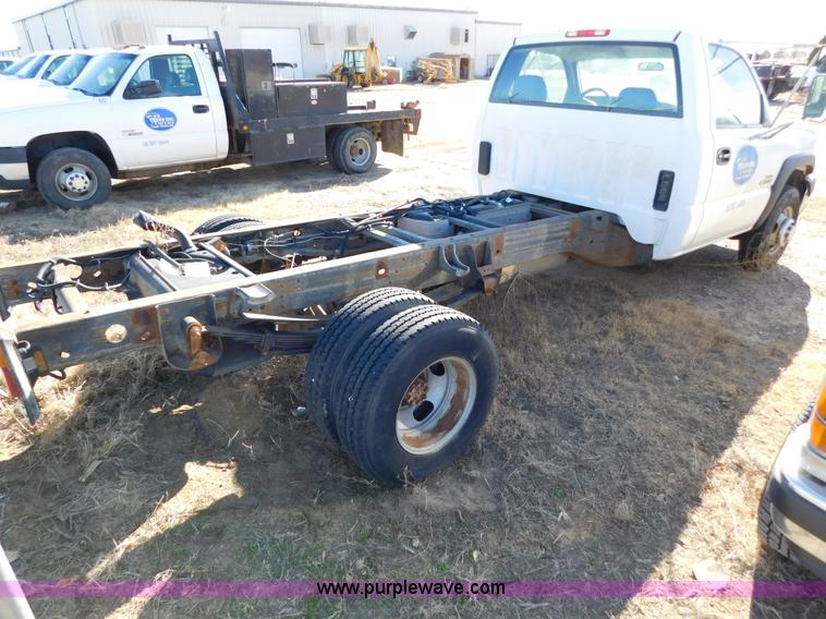 image for item AW9337 2006 Chevrolet Silverado 3500 pickup truck cab and chassis