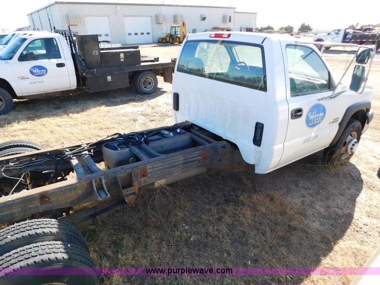 image for item AW9337 2006 Chevrolet Silverado 3500 pickup truck cab and chassis