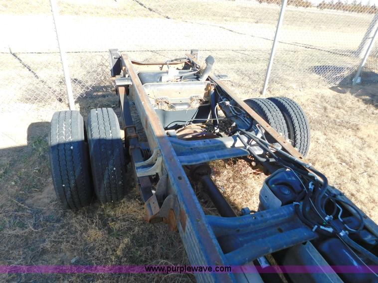 image for item AW9337 2006 Chevrolet Silverado 3500 pickup truck cab and chassis