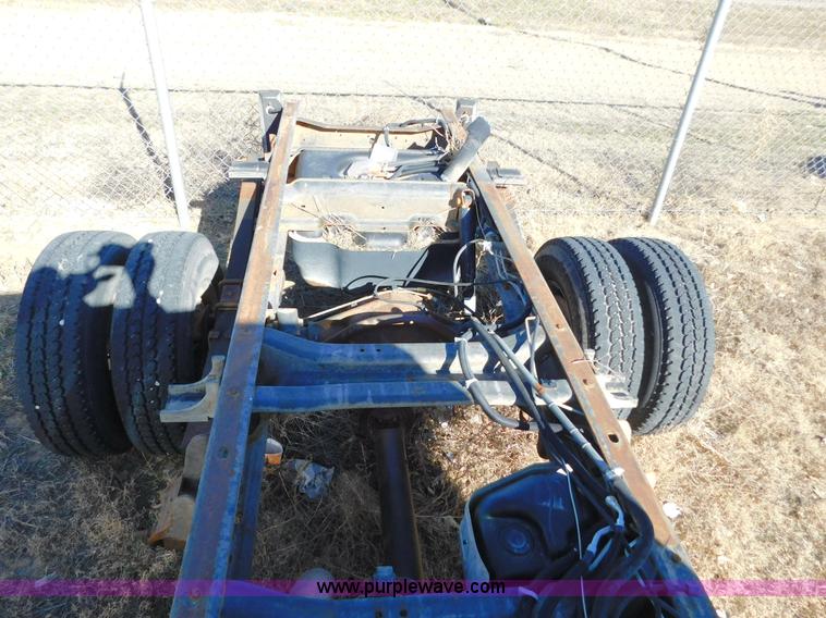 image for item AW9337 2006 Chevrolet Silverado 3500 pickup truck cab and chassis