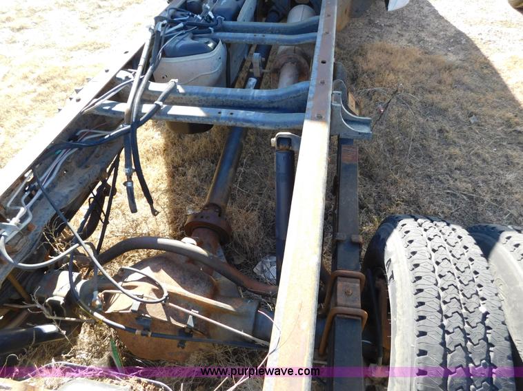 image for item AW9337 2006 Chevrolet Silverado 3500 pickup truck cab and chassis