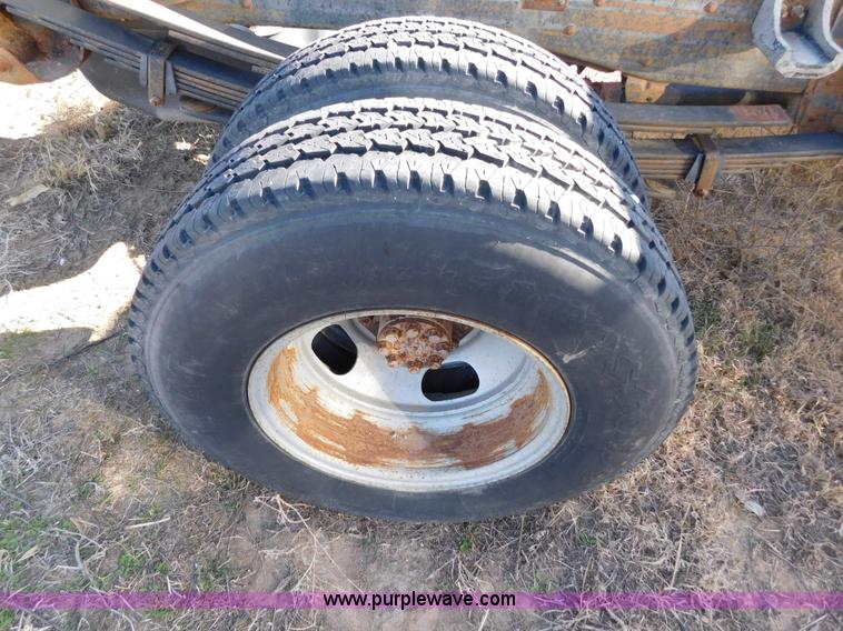 image for item AW9337 2006 Chevrolet Silverado 3500 pickup truck cab and chassis