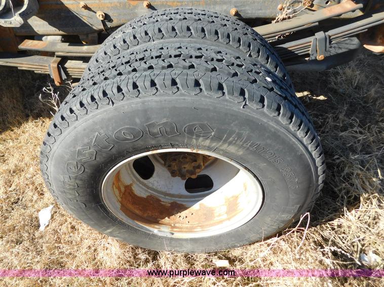 image for item AW9337 2006 Chevrolet Silverado 3500 pickup truck cab and chassis