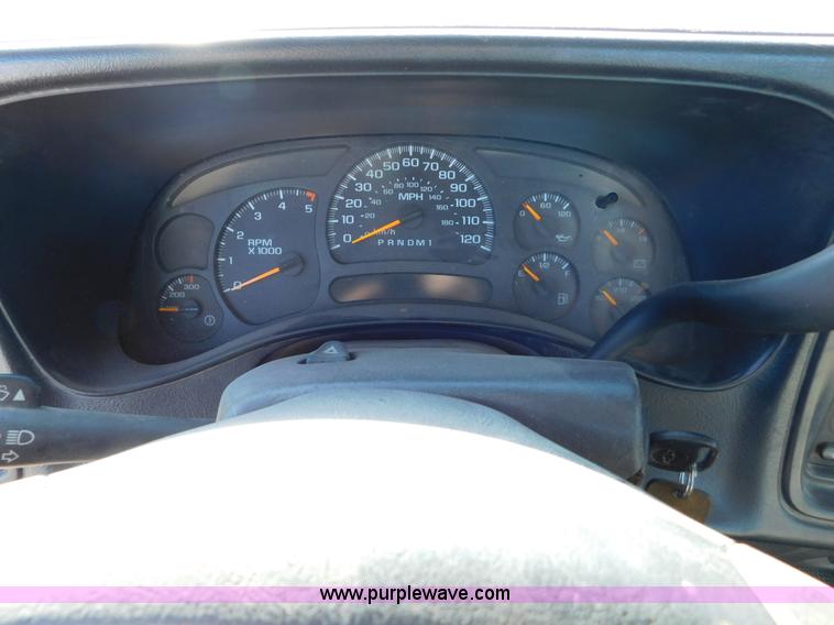 image for item AW9337 2006 Chevrolet Silverado 3500 pickup truck cab and chassis