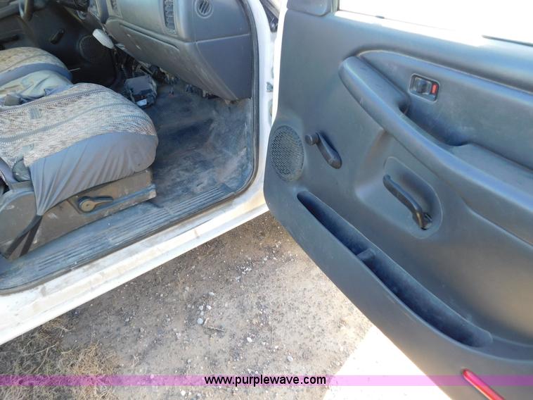 image for item AW9337 2006 Chevrolet Silverado 3500 pickup truck cab and chassis