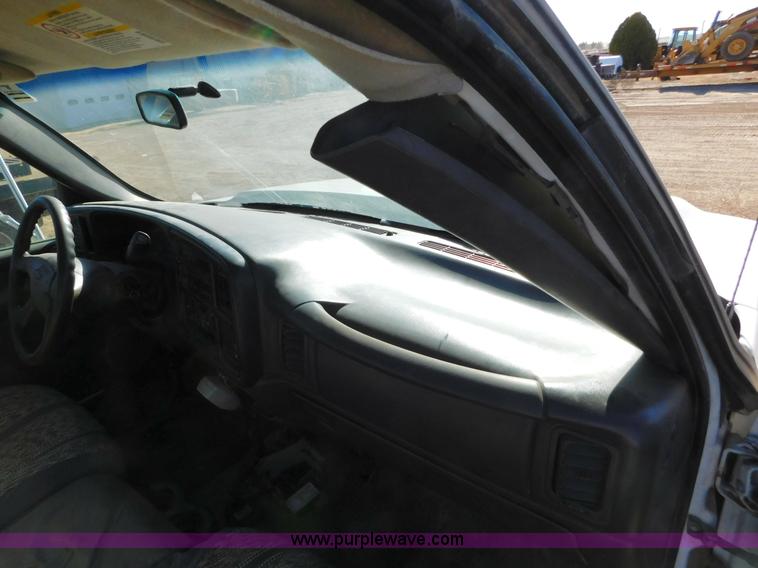 image for item AW9337 2006 Chevrolet Silverado 3500 pickup truck cab and chassis