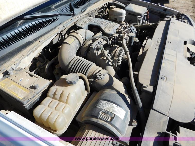 image for item AW9337 2006 Chevrolet Silverado 3500 pickup truck cab and chassis