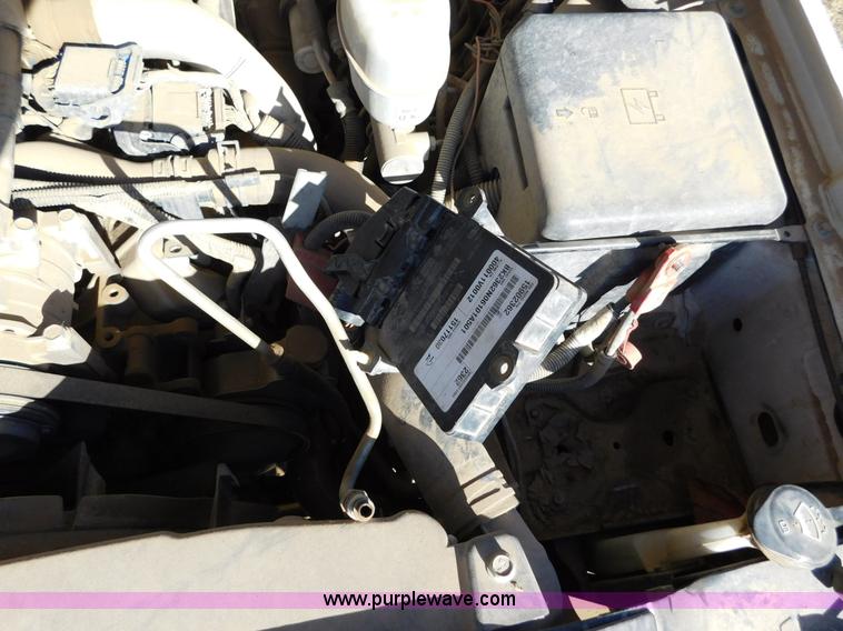 image for item AW9337 2006 Chevrolet Silverado 3500 pickup truck cab and chassis