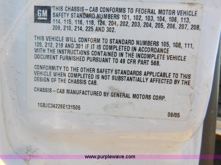 image for item AW9337 2006 Chevrolet Silverado 3500 pickup truck cab and chassis