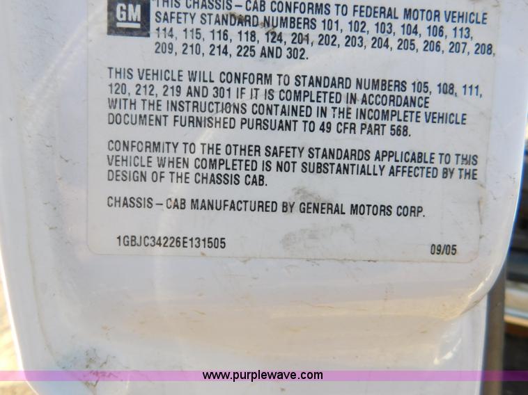 image for item AW9337 2006 Chevrolet Silverado 3500 pickup truck cab and chassis