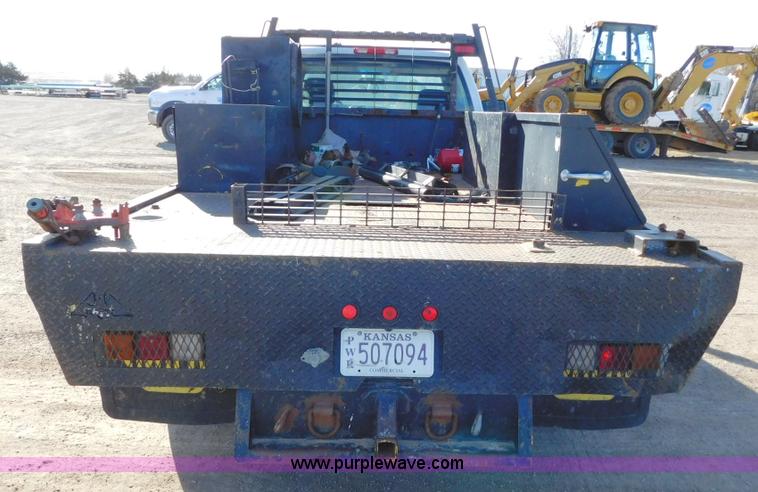 image for item AW9338 2006 Chevrolet Silverado 3500 flatbed pickup truck