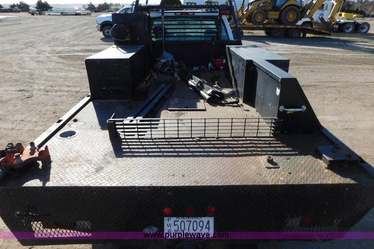 image for item AW9338 2006 Chevrolet Silverado 3500 flatbed pickup truck