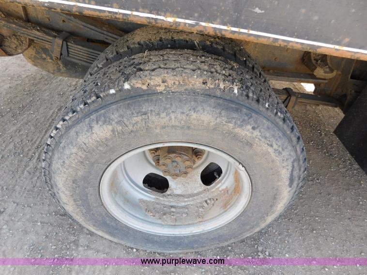 image for item AW9338 2006 Chevrolet Silverado 3500 flatbed pickup truck