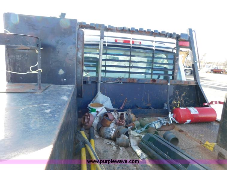 image for item AW9338 2006 Chevrolet Silverado 3500 flatbed pickup truck