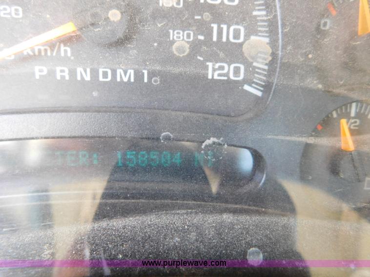 image for item AW9338 2006 Chevrolet Silverado 3500 flatbed pickup truck