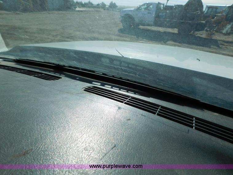 image for item AW9338 2006 Chevrolet Silverado 3500 flatbed pickup truck