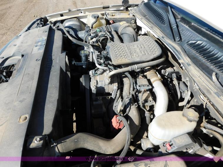 image for item AW9338 2006 Chevrolet Silverado 3500 flatbed pickup truck