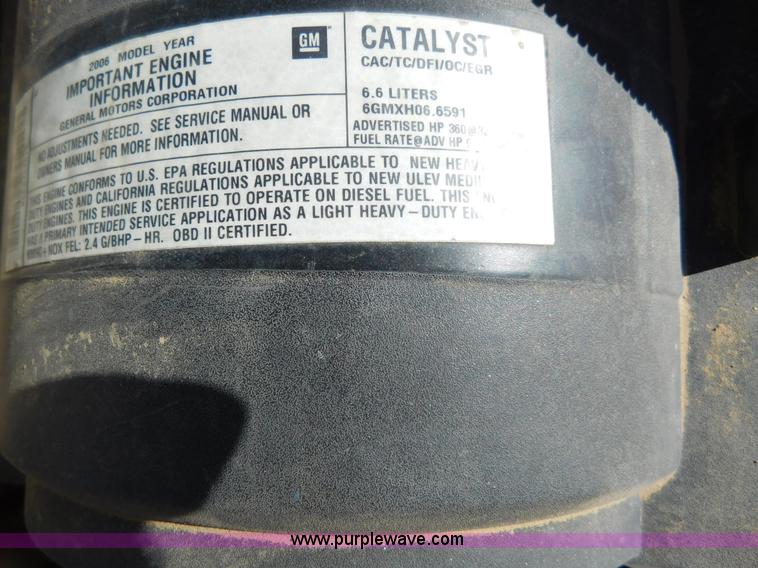 image for item AW9338 2006 Chevrolet Silverado 3500 flatbed pickup truck