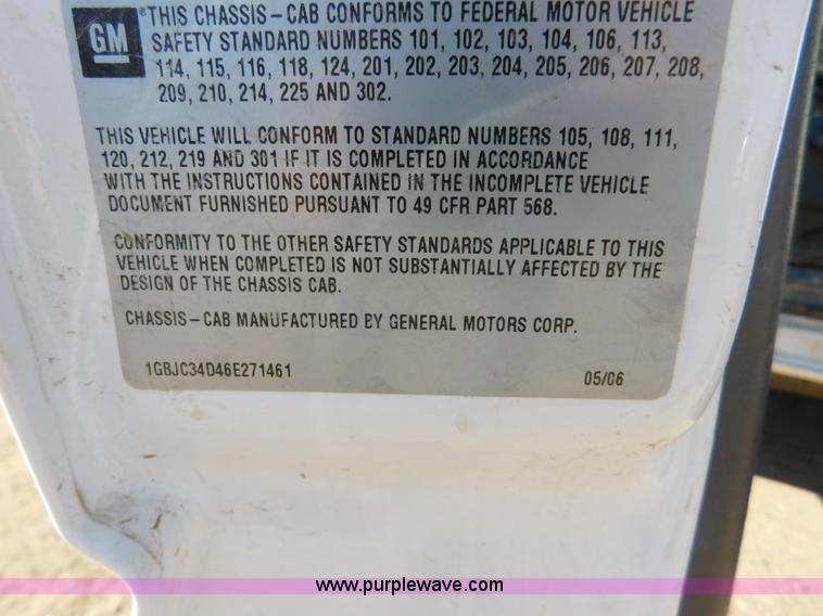 image for item AW9338 2006 Chevrolet Silverado 3500 flatbed pickup truck