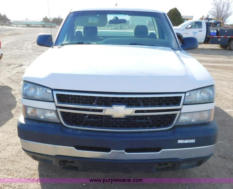 image for item AW9339 2006 Chevrolet Silverado 2500HD pickup truck