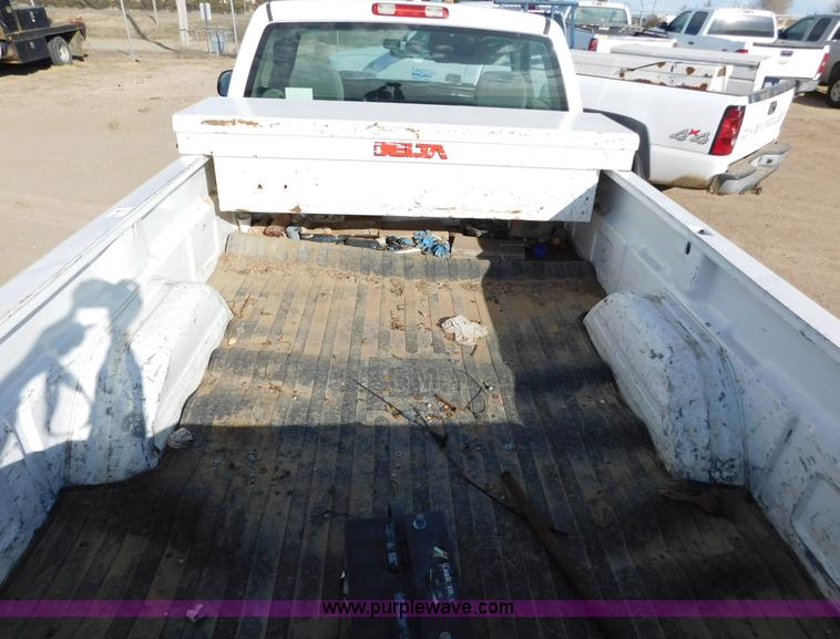 image for item AW9339 2006 Chevrolet Silverado 2500HD pickup truck