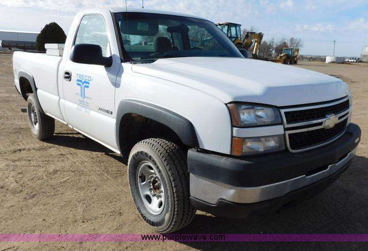image for item AW9339 2006 Chevrolet Silverado 2500HD pickup truck