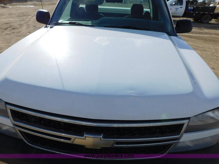image for item AW9339 2006 Chevrolet Silverado 2500HD pickup truck