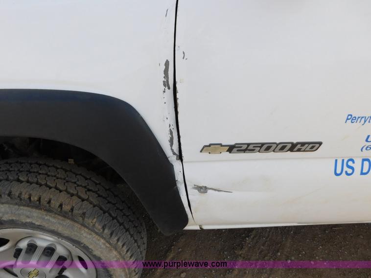 image for item AW9339 2006 Chevrolet Silverado 2500HD pickup truck