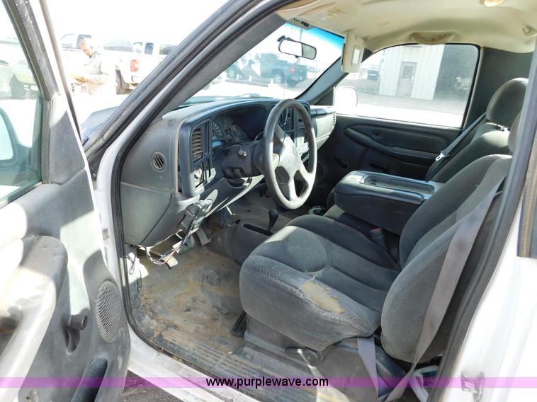 image for item AW9339 2006 Chevrolet Silverado 2500HD pickup truck