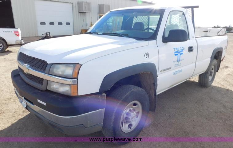 image for item AW9340 2004 Chevrolet Silverado 2500HD pickup truck