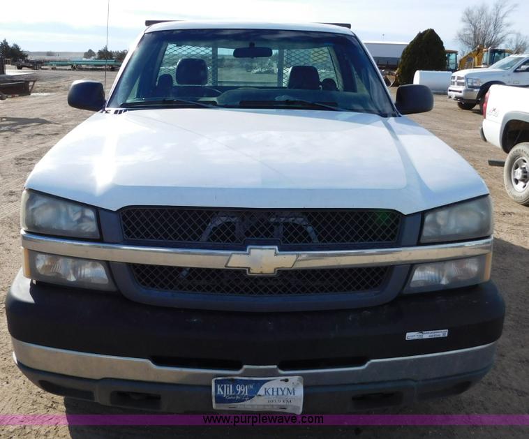 image for item AW9340 2004 Chevrolet Silverado 2500HD pickup truck