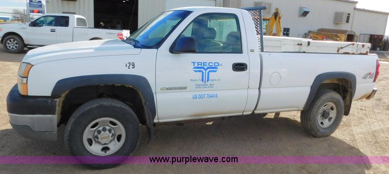 image for item AW9340 2004 Chevrolet Silverado 2500HD pickup truck
