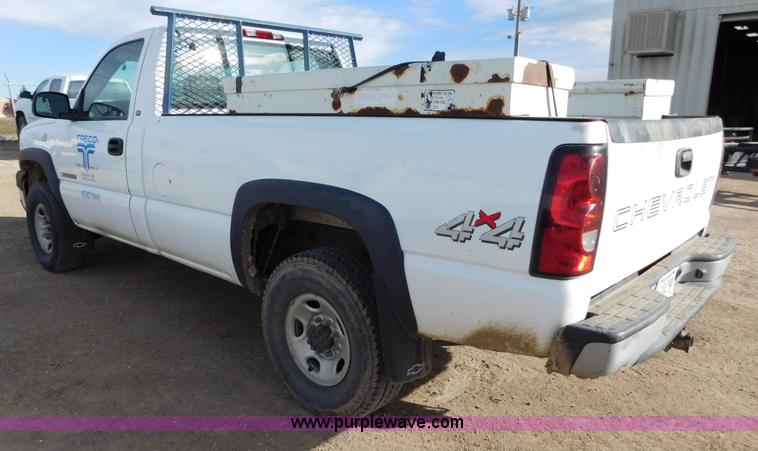 image for item AW9340 2004 Chevrolet Silverado 2500HD pickup truck