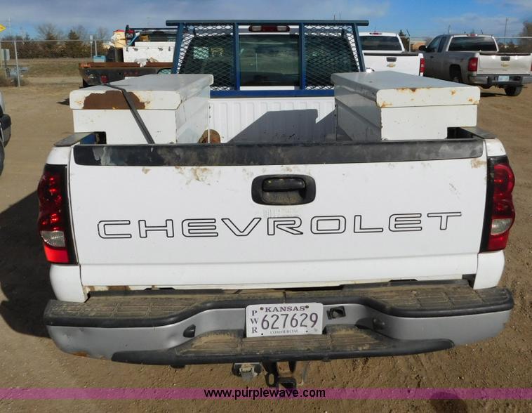 image for item AW9340 2004 Chevrolet Silverado 2500HD pickup truck