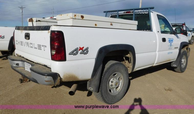 image for item AW9340 2004 Chevrolet Silverado 2500HD pickup truck