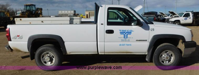 image for item AW9340 2004 Chevrolet Silverado 2500HD pickup truck