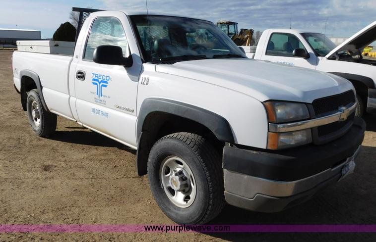 image for item AW9340 2004 Chevrolet Silverado 2500HD pickup truck