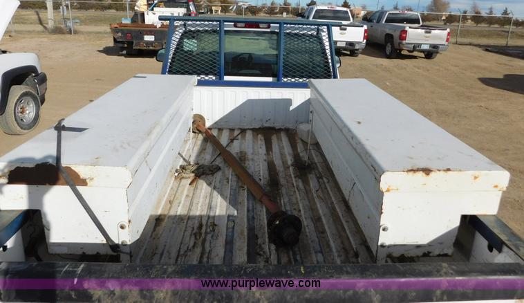 image for item AW9340 2004 Chevrolet Silverado 2500HD pickup truck