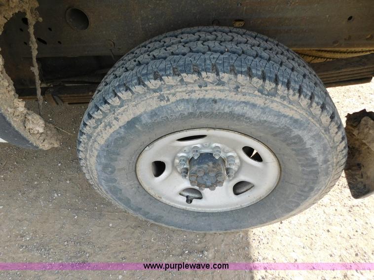 image for item AW9340 2004 Chevrolet Silverado 2500HD pickup truck