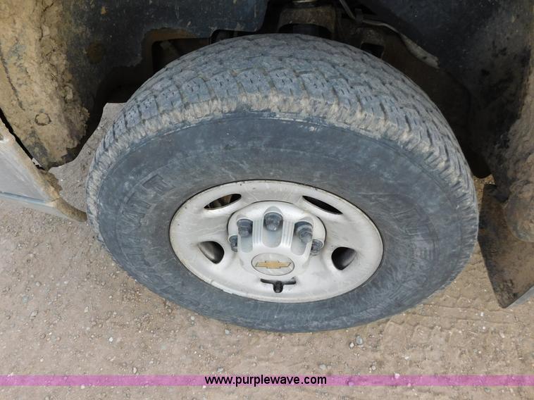 image for item AW9340 2004 Chevrolet Silverado 2500HD pickup truck