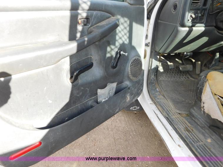 image for item AW9340 2004 Chevrolet Silverado 2500HD pickup truck