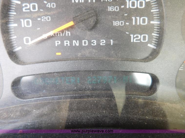 image for item AW9340 2004 Chevrolet Silverado 2500HD pickup truck