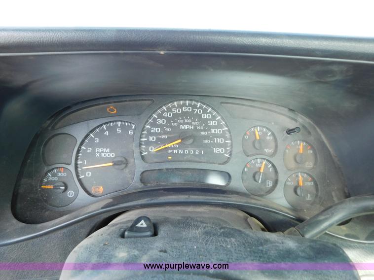 image for item AW9340 2004 Chevrolet Silverado 2500HD pickup truck