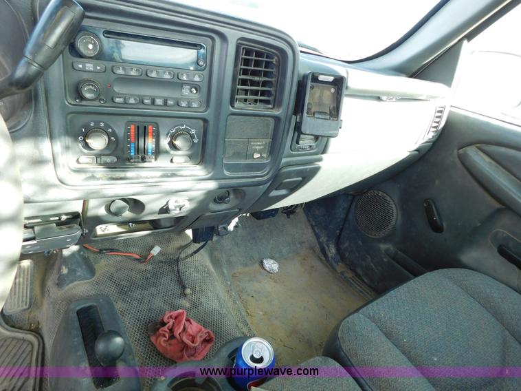 image for item AW9340 2004 Chevrolet Silverado 2500HD pickup truck