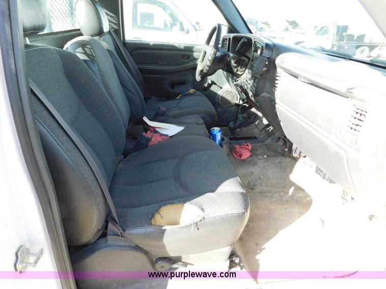 image for item AW9340 2004 Chevrolet Silverado 2500HD pickup truck