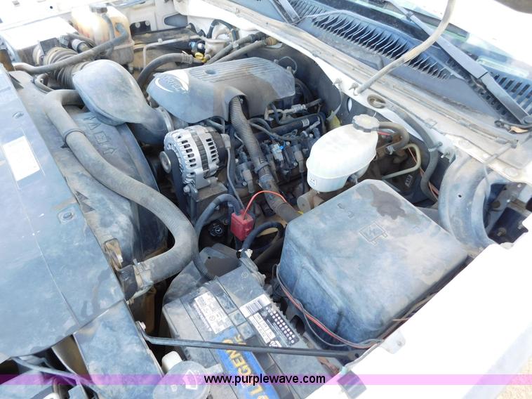 image for item AW9340 2004 Chevrolet Silverado 2500HD pickup truck