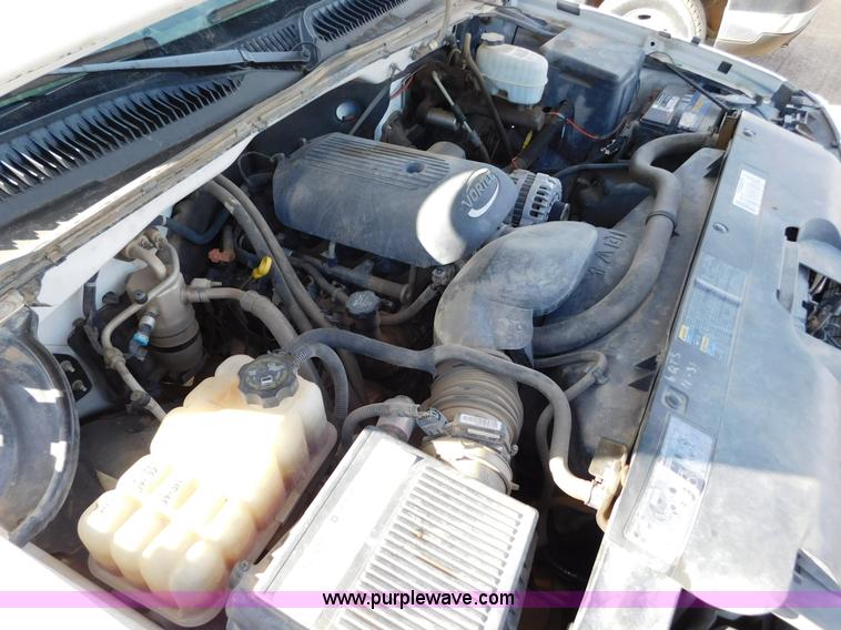 image for item AW9340 2004 Chevrolet Silverado 2500HD pickup truck