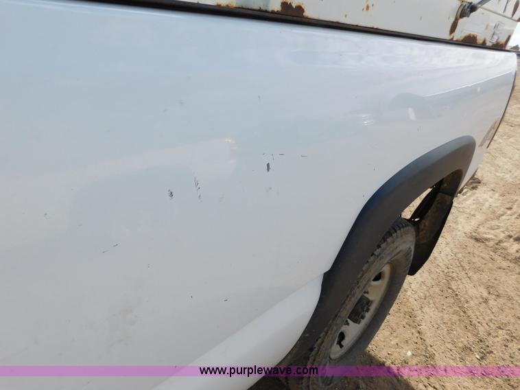 image for item AW9340 2004 Chevrolet Silverado 2500HD pickup truck