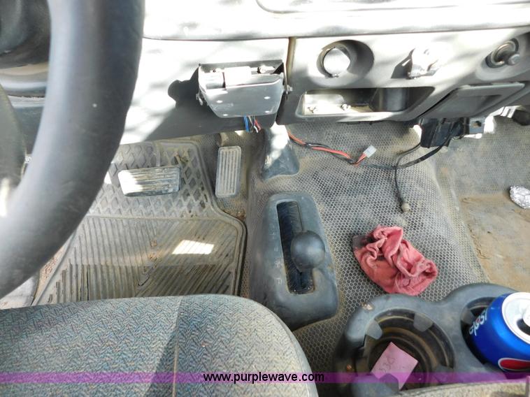 image for item AW9340 2004 Chevrolet Silverado 2500HD pickup truck